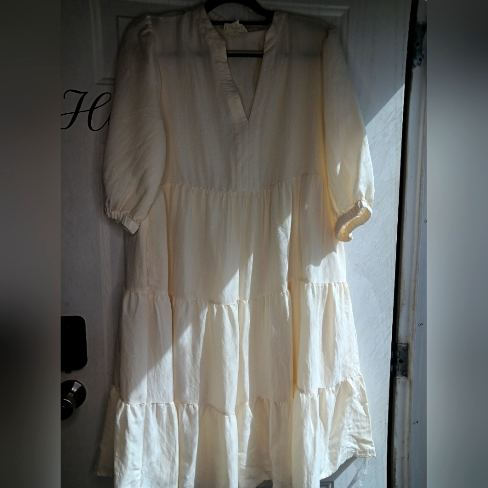 Entro tiered ruffle dress with pockets. Size Large